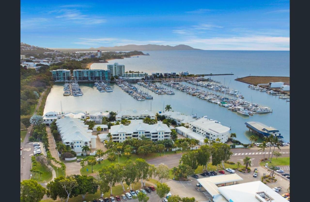 Апартаменты Magic Ocean Views On Melton Таунсвилл Экстерьер фото